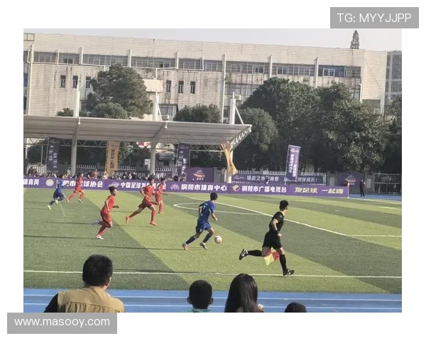 黑人足球明星创办学校助力青少年教育与梦想实现